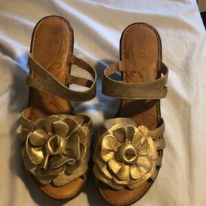 Born tiramisu metallic platform saddles gold flower gently worn  size 9 40.5